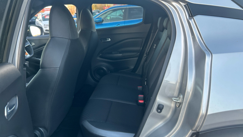 Nissan Juke 1.0 DiG-T 114 N-Connecta 5dr Petrol Hatchback